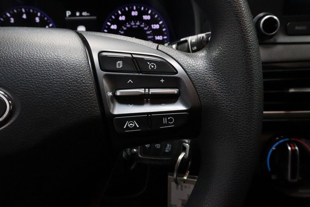 Used 2022 Hyundai Kona SE image 28