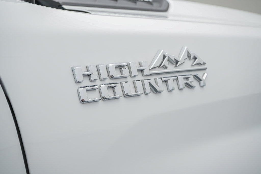 Used 2024 Chevrolet Silverado 2500 High Country w/ Technology Package AWD/4WD image 12