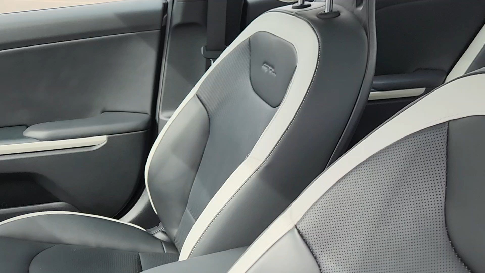 Used 2025 Kia K4 GT-Line w/ GT-Line Premium Package FWD image 31