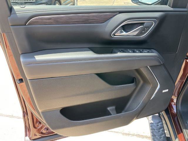Used 2023 Chevrolet Tahoe Z71 w/ Luxury Package AWD/4WD image 9