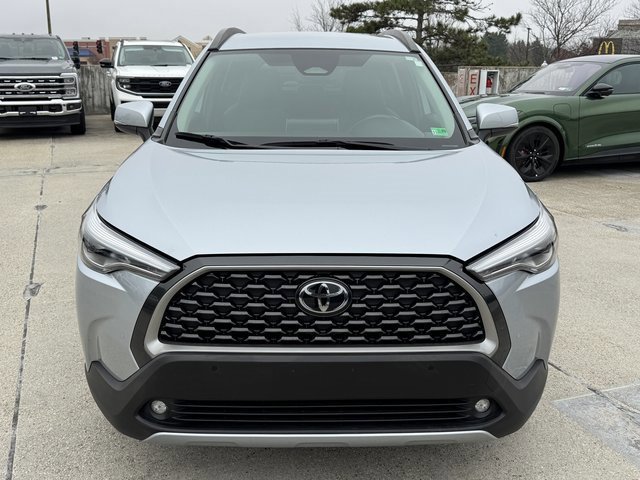 Used 2024 Toyota Corolla Cross XLE image 9