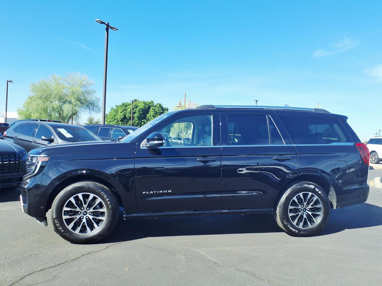 Certified 2025 Ford Expedition Platinum AWD/4WD image 3