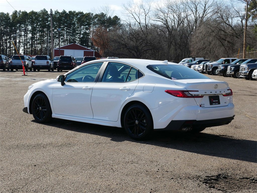 Used 2025 Toyota Camry SE image 4