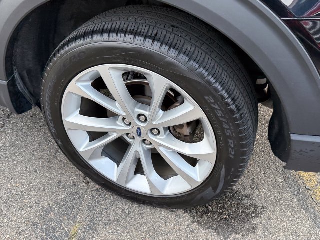Certified 2023 Ford Explorer Platinum w/ Technology Package AWD/4WD image 5