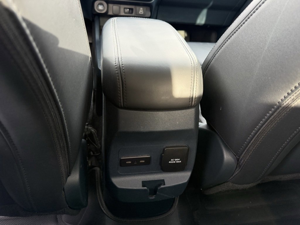 Certified 2025 Ford Maverick Lariat w/ Black Appearance Package image 26