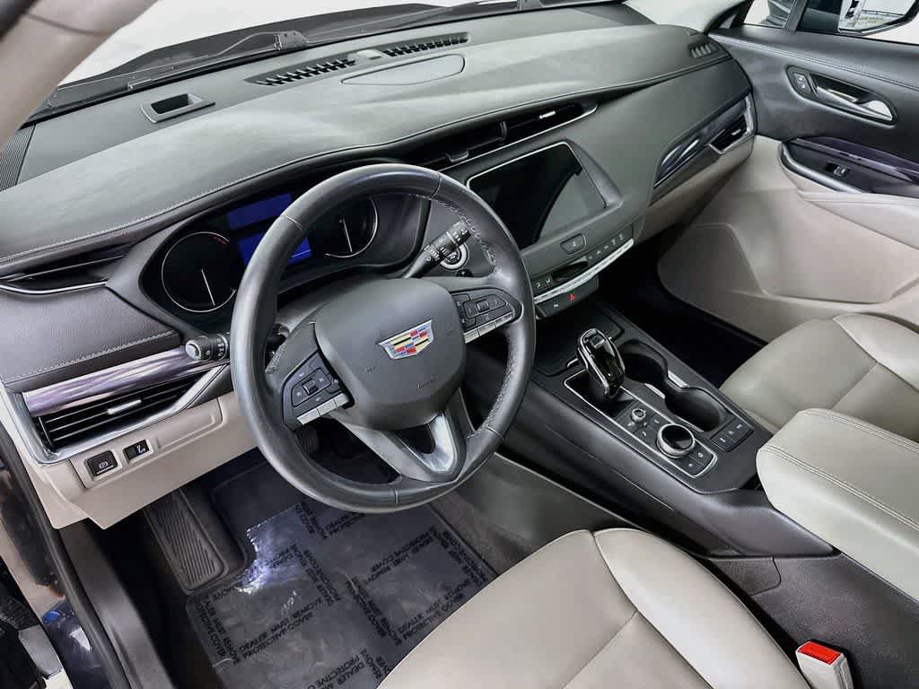 Used 2023 Cadillac XT4 Luxury FWD image 2