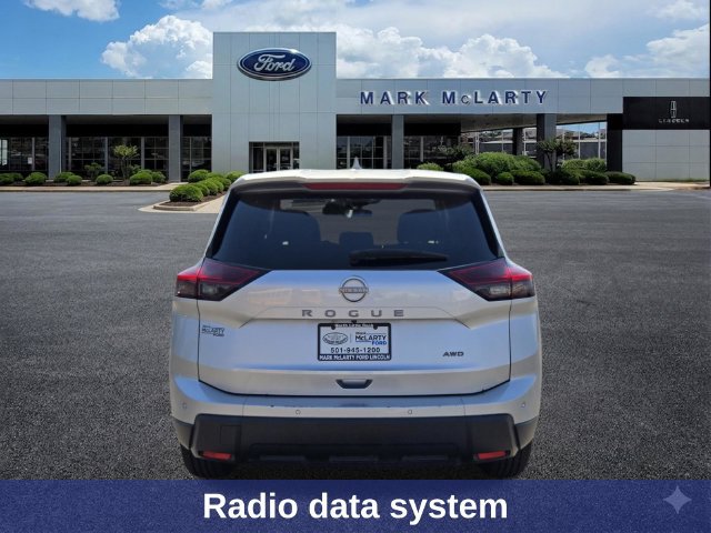 Used 2025 Nissan Rogue SV AWD/4WD image 4