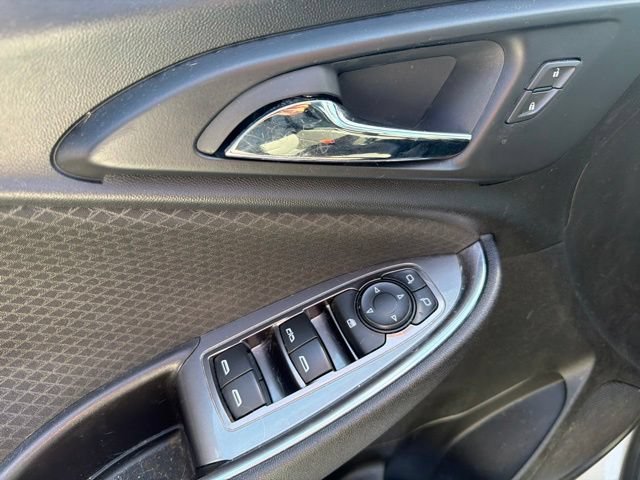 Used 2017 Chevrolet Malibu LT FWD image 5
