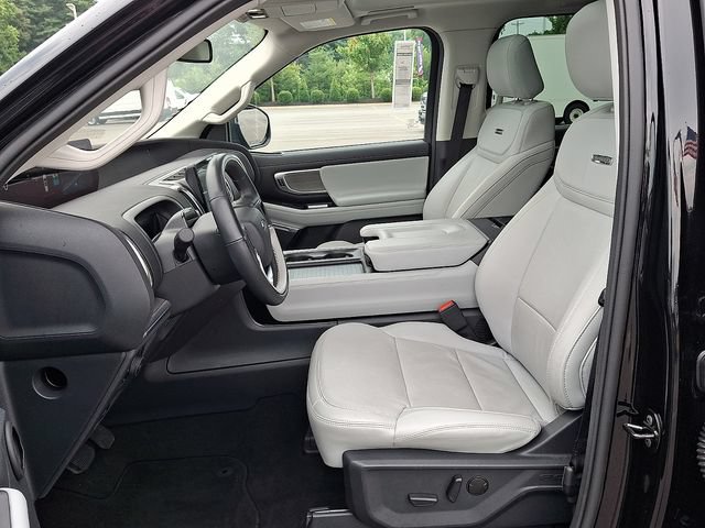 Certified 2025 Ford Expedition Max Platinum w/ Driver's Package AWD/4WD image 11