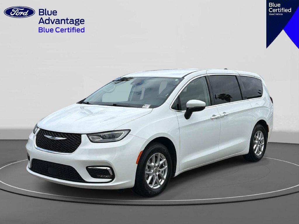 Used 2023 Chrysler Pacifica Touring-L FWD image 1