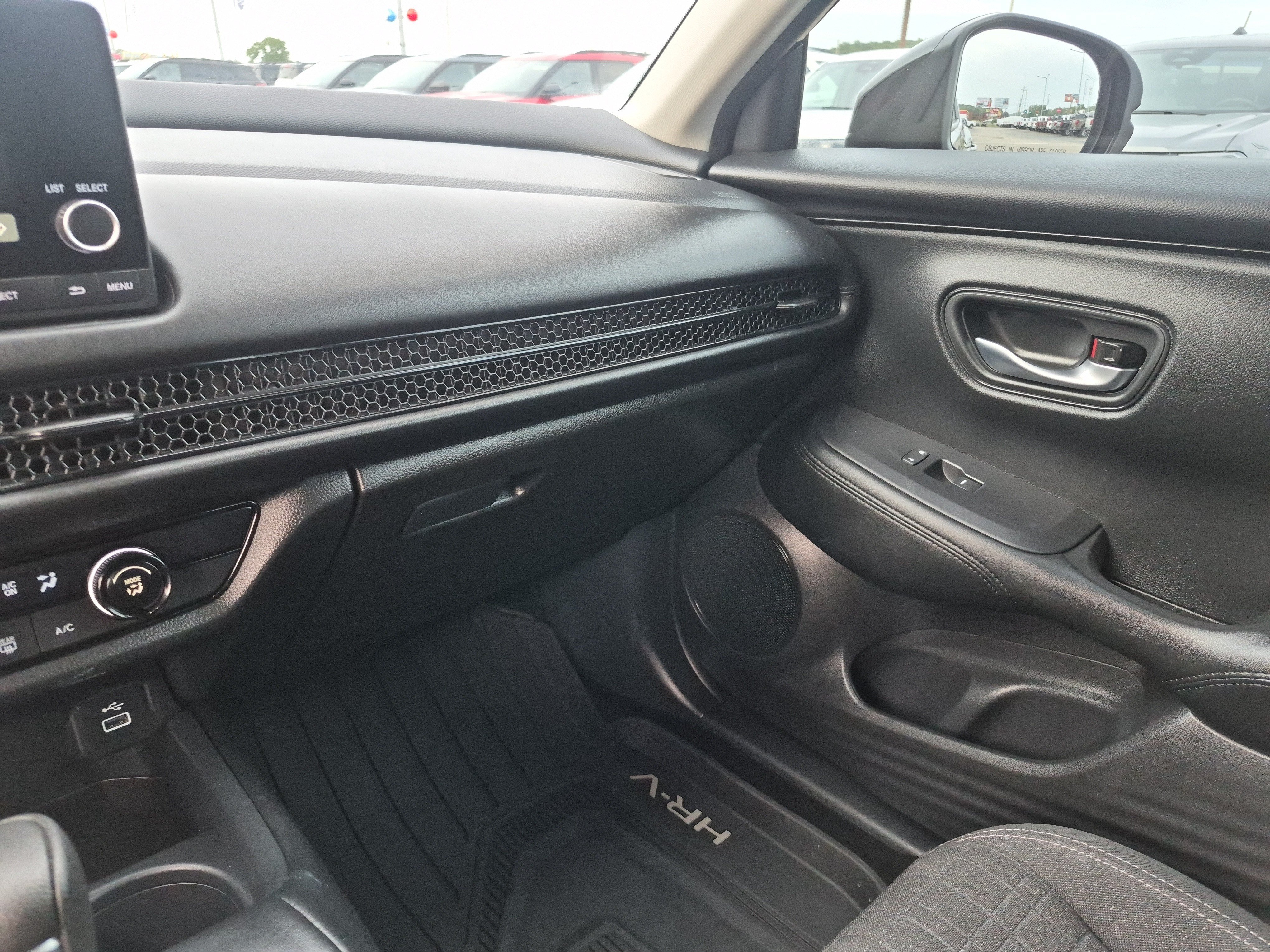 Used 2025 Honda HR-V LX image 25