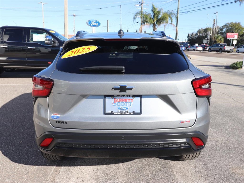 Used 2025 Chevrolet Trax RS w/ Driver Confidence Package image 4