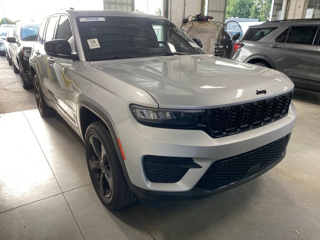Used 2023 Jeep Grand Cherokee Altitude