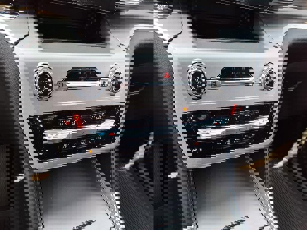 Certified 2022 Ford Explorer XLT w/ Equipment Group 202A image 20