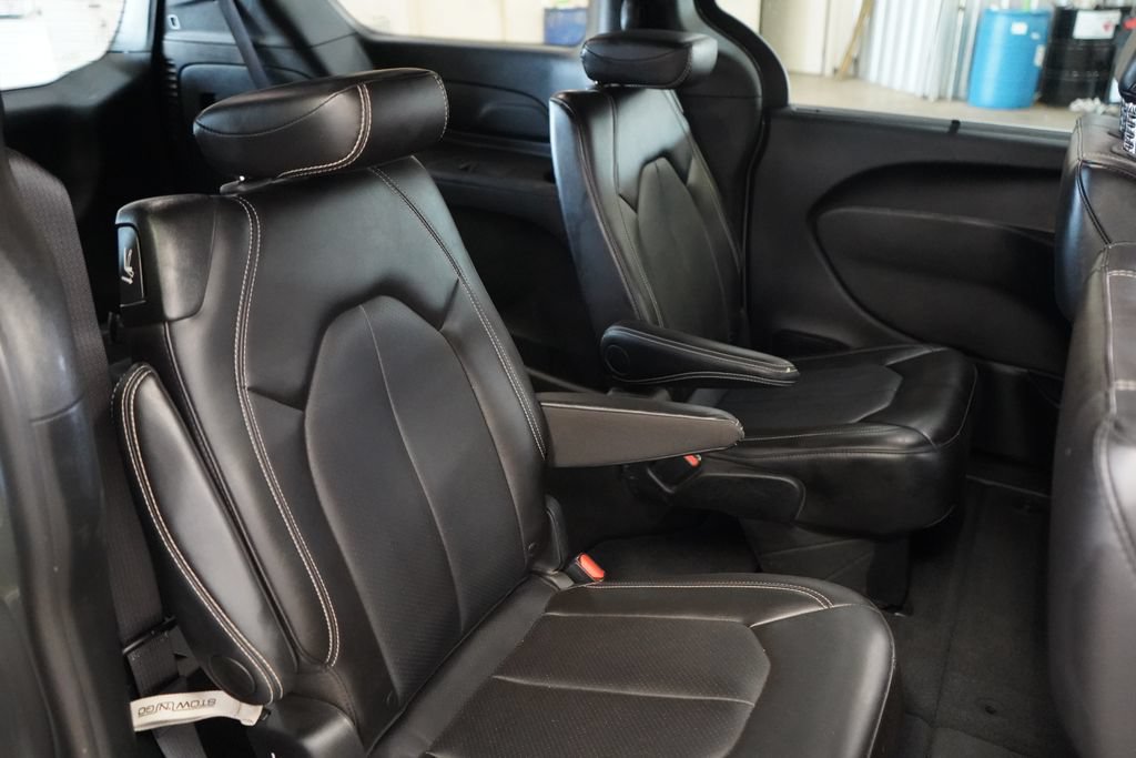 Used 2025 Chrysler Pacifica Select FWD image 20