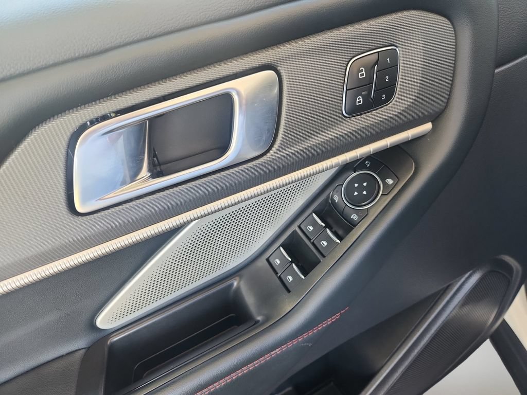 Certified 2025 Ford Explorer ST AWD/4WD image 10
