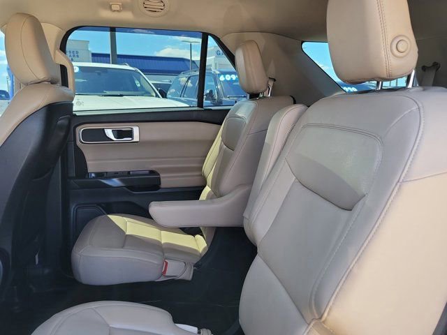 Certified 2020 Ford Explorer XLT w/ Equipment Group 202A image 17