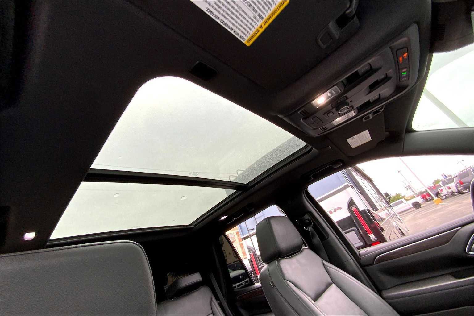 Used 2023 Chevrolet Tahoe Z71 w/ Luxury Package image 18