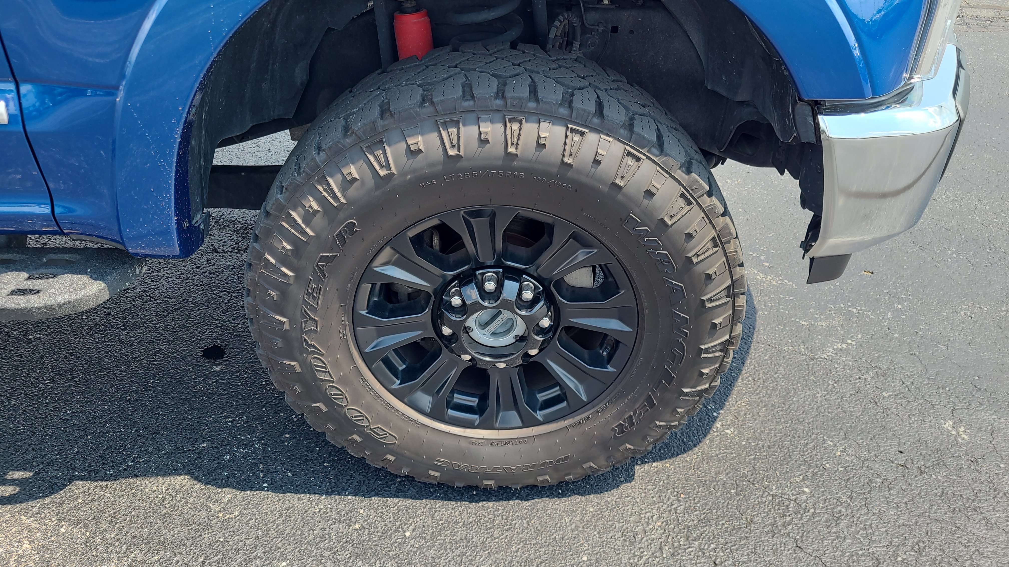 Certified 2022 Ford F250 Lariat w/ Tremor Off-Road Package AWD/4WD image 10