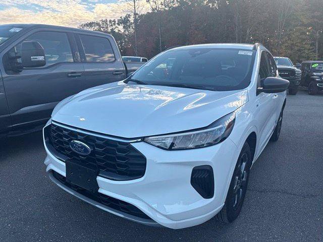 Certified 2023 Ford Escape ST-Line w/ Tech Pack #1 AWD/4WD image 3