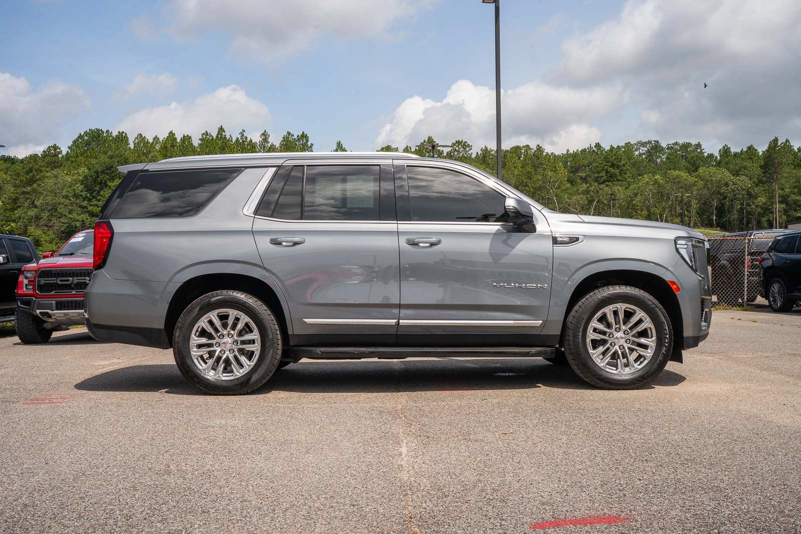 Used 2022 GMC Yukon SLT w/ SLT Premium Package RWD image 13