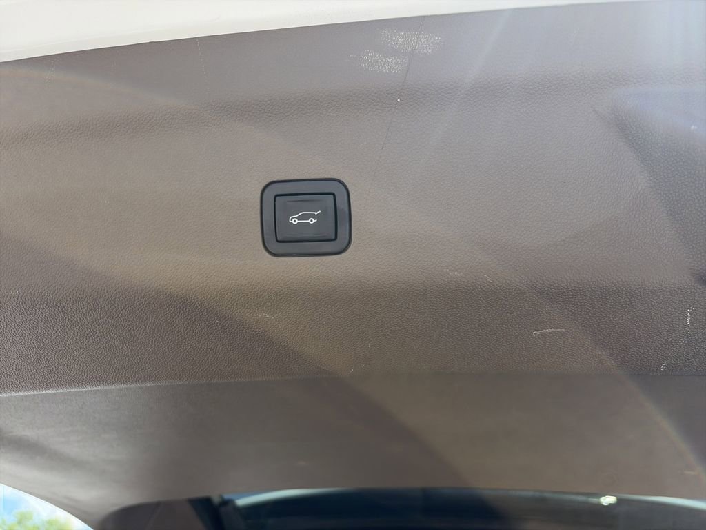 Used 2023 GMC Yukon Denali AWD/4WD image 34