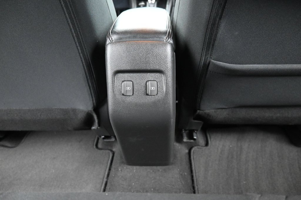 Used 2022 Nissan Kicks SR w/ Interior Electronics Package FWD image 9