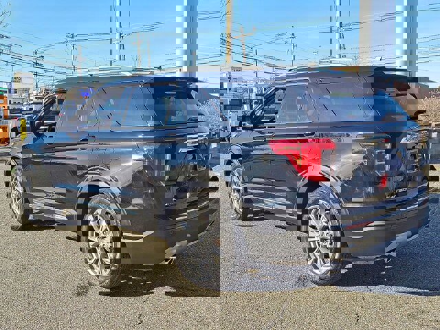 Certified 2021 Ford Explorer Limited w/ Equipment Group 301A image 3