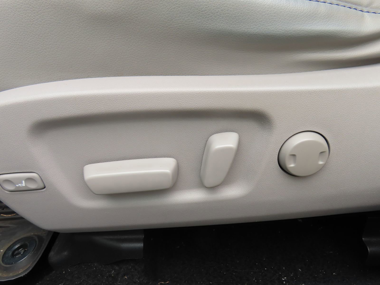 Used 2019 Toyota Highlander XLE AWD/4WD image 28
