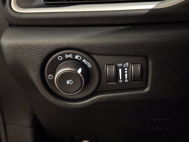 Used 2025 Chrysler Pacifica Select FWD image 18