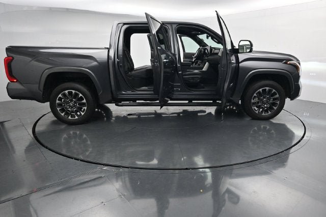 Used 2025 Toyota Tundra Limited AWD/4WD image 44