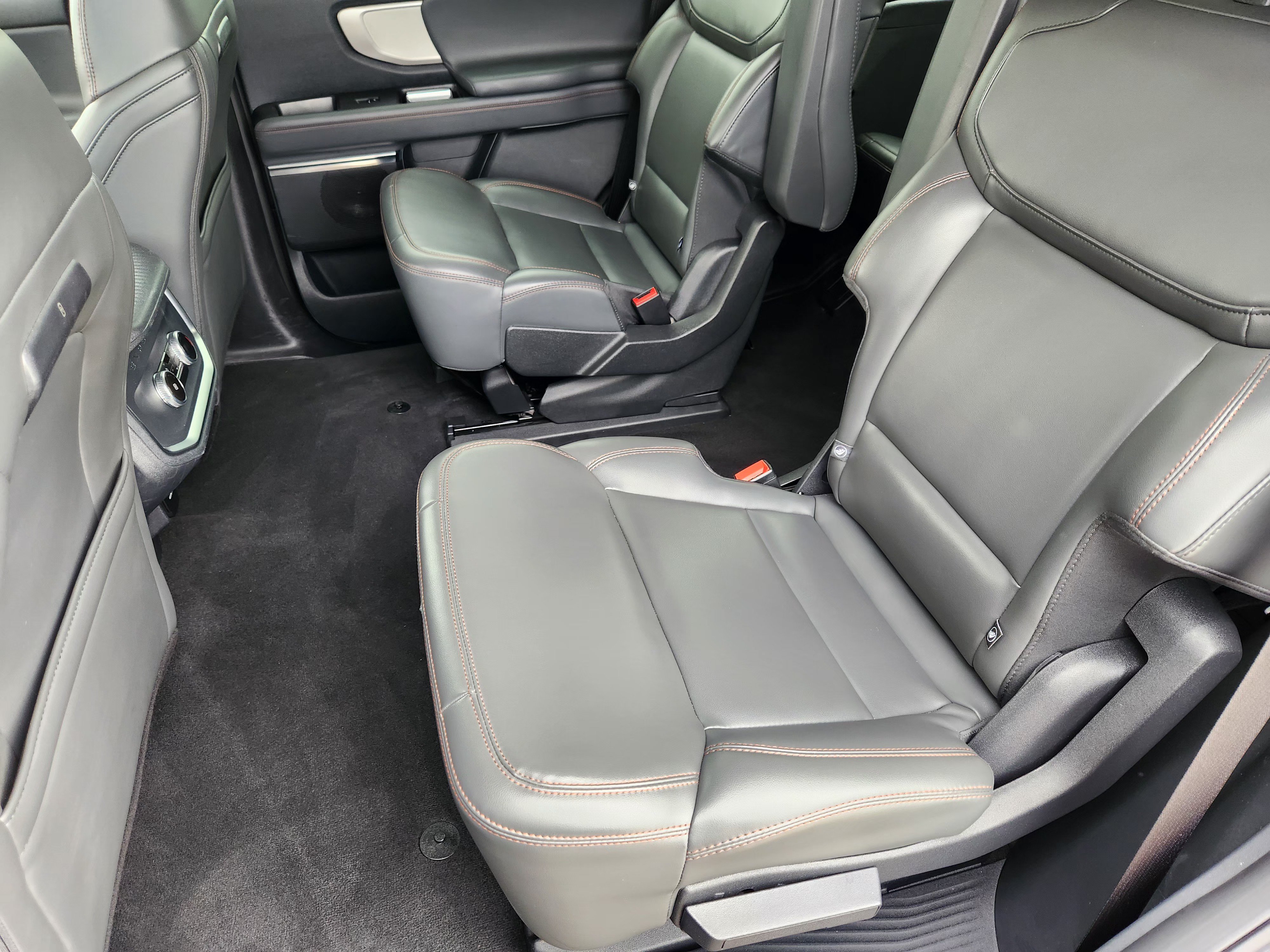 Certified 2025 Ford Expedition Active AWD/4WD image 31