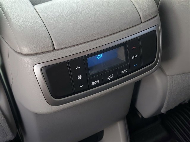 Used 2019 Toyota Highlander XLE image 29