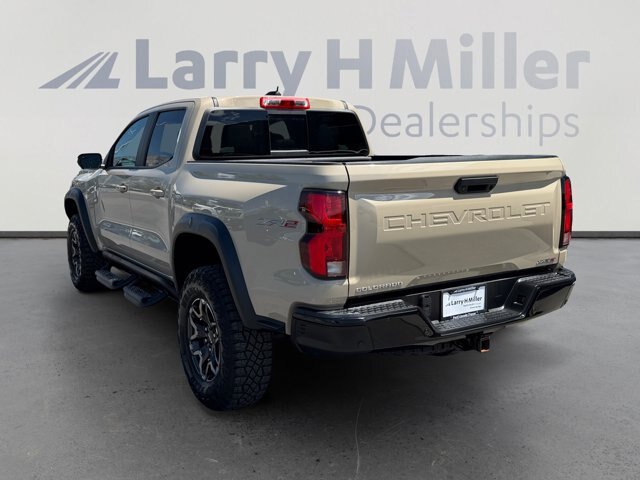 Used 2024 Chevrolet Colorado ZR2 w/ Technology Package AWD/4WD image 3