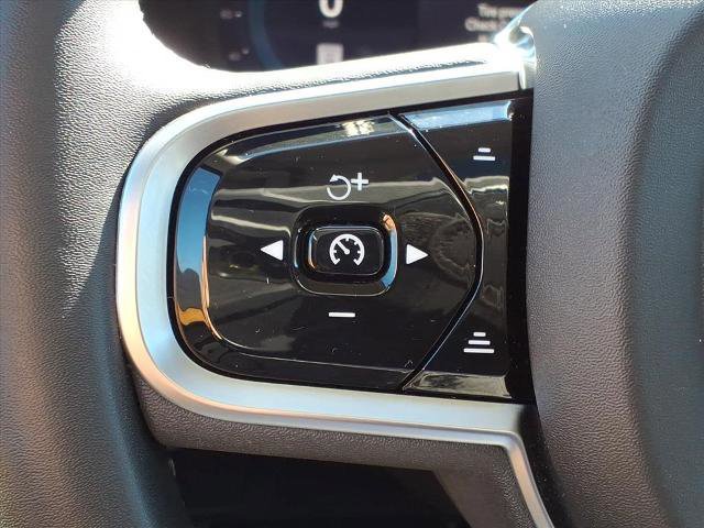 Used 2024 Volvo XC90 B6 Plus image 11