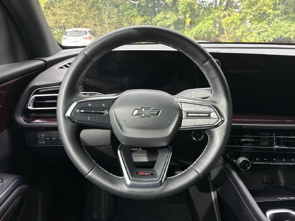 Used 2024 Chevrolet Traverse Z71 AWD/4WD image 14