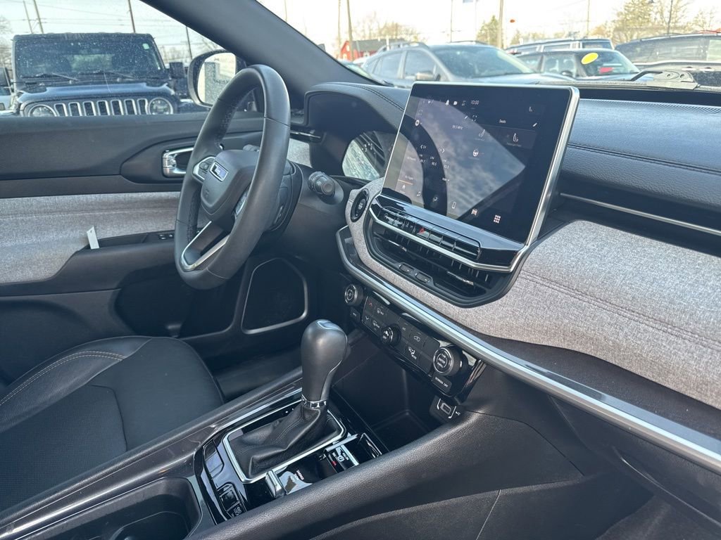 Used 2023 Jeep Compass Latitude image 43