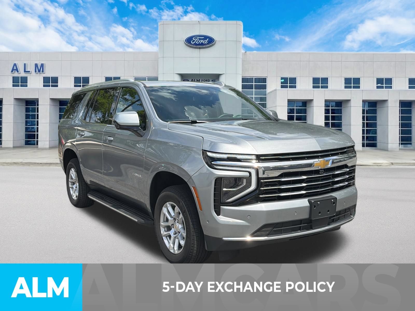 Used 2025 Chevrolet Tahoe LT AWD/4WD image 3