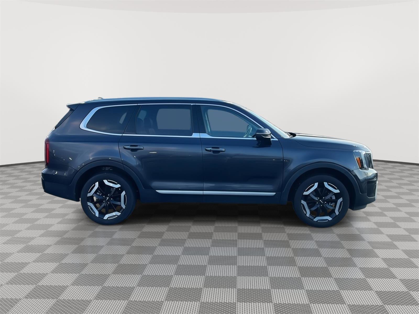 Used 2025 Kia Telluride S FWD image 4