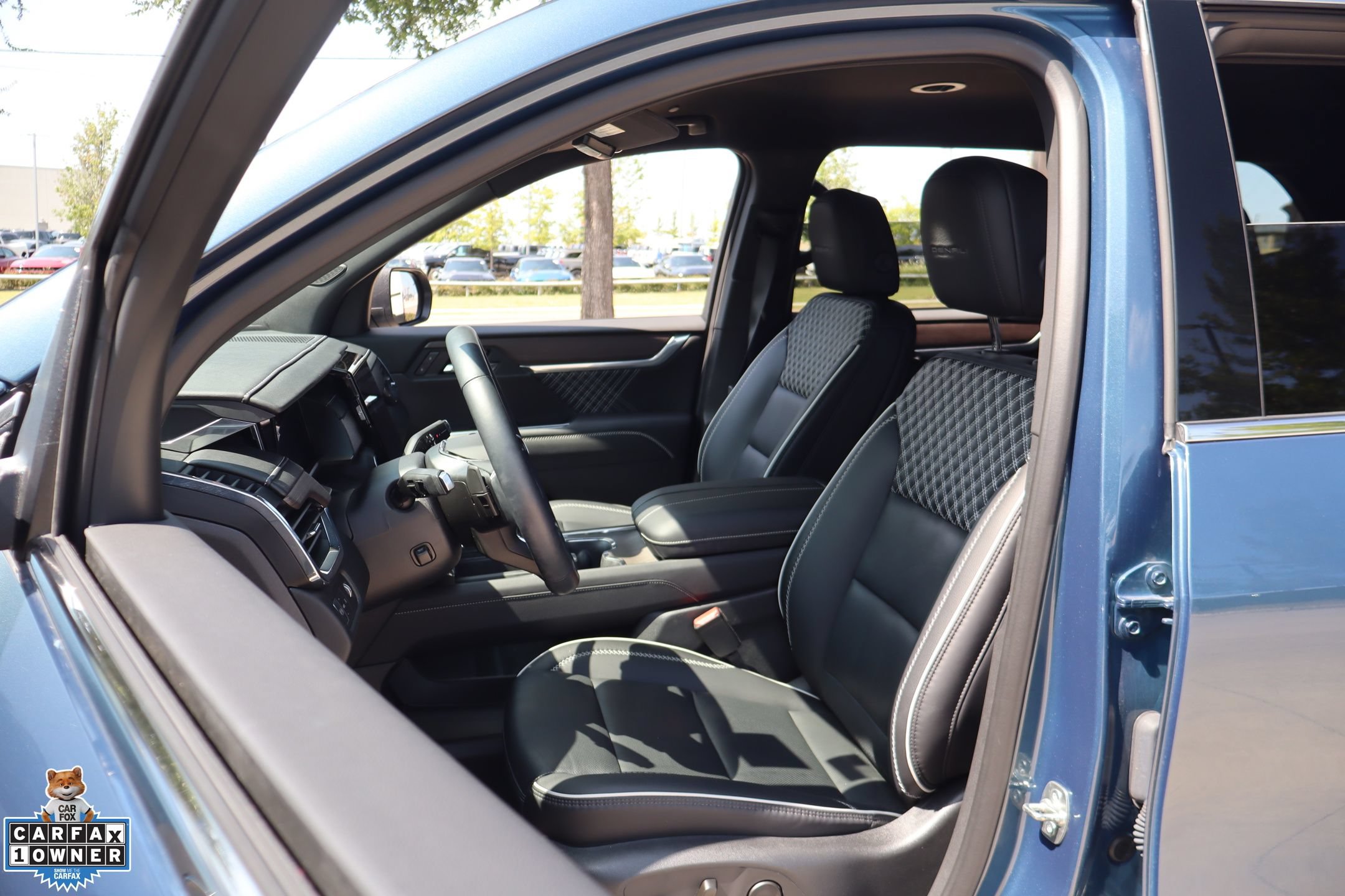 Used 2025 GMC Acadia Denali w/ LPO, Floor Liner Package FWD image 11