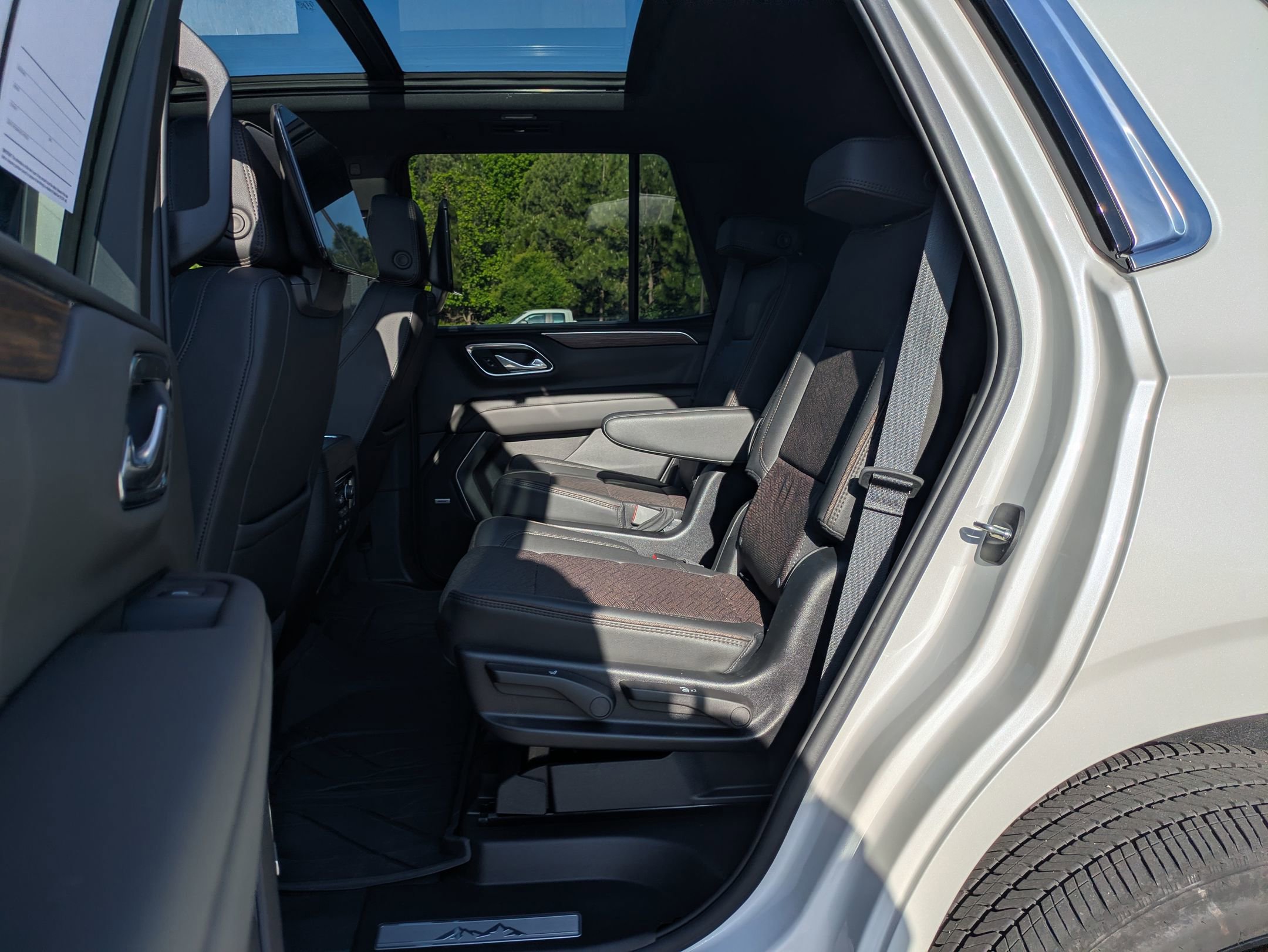 Used 2024 Chevrolet Tahoe High Country w/ Advanced Technology Package AWD/4WD image 28