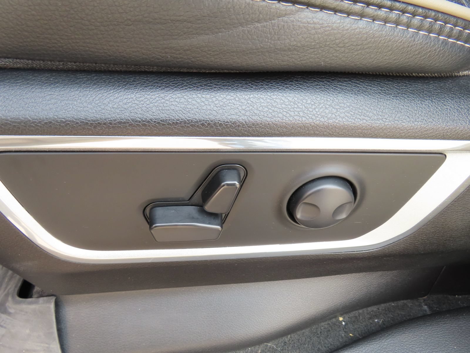 Used 2023 RAM 1500 Laramie AWD/4WD image 34