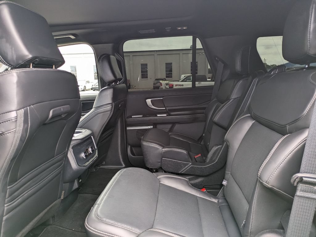 Certified 2025 Ford Expedition Platinum w/ Stealth Appearance Package AWD/4WD image 14