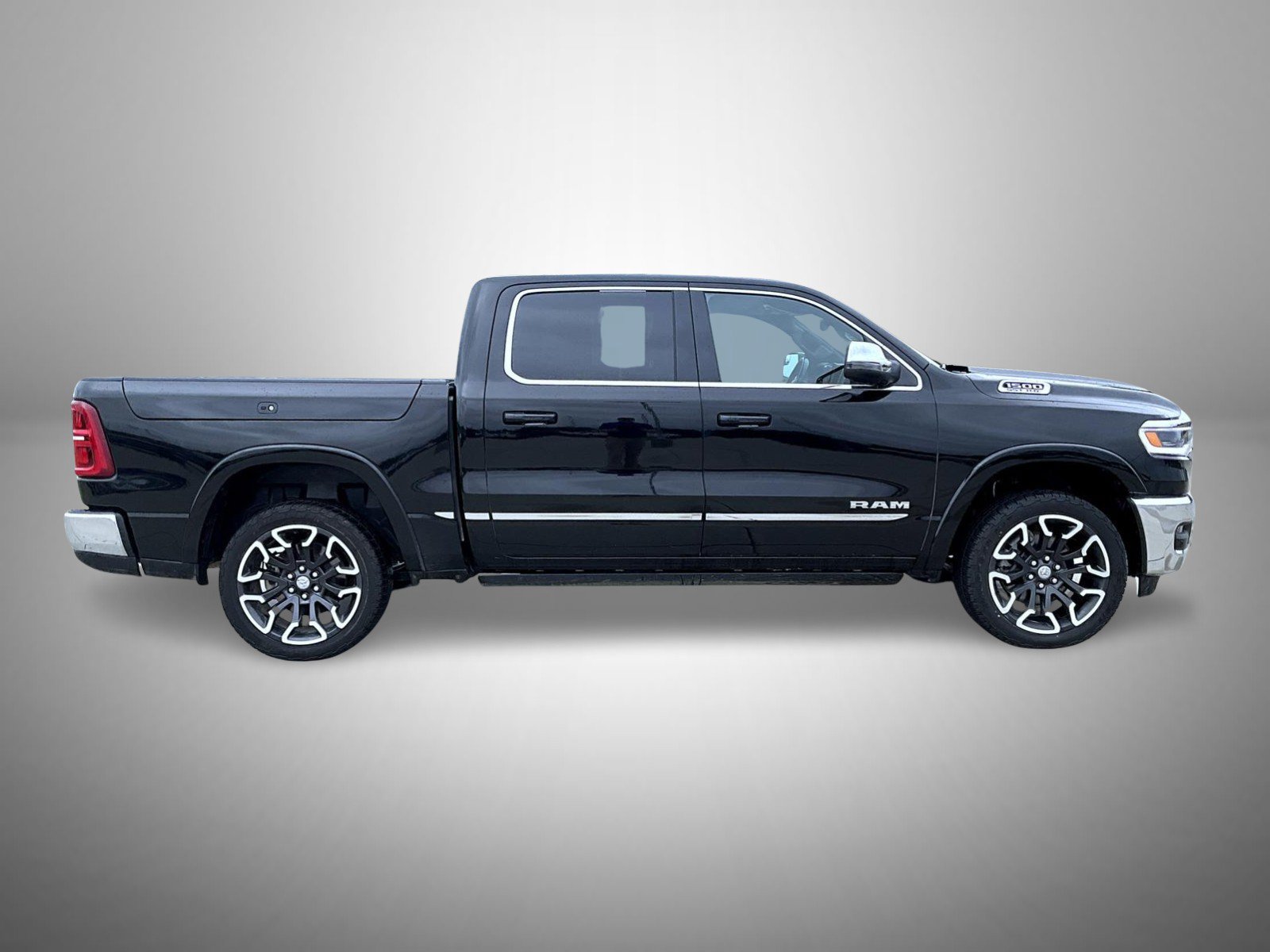 Used 2025 RAM 1500 Limited AWD/4WD image 4