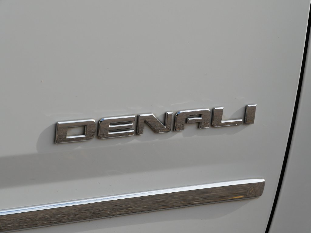 Used 2017 GMC Yukon XL Denali w/ Open Road Package AWD/4WD image 10