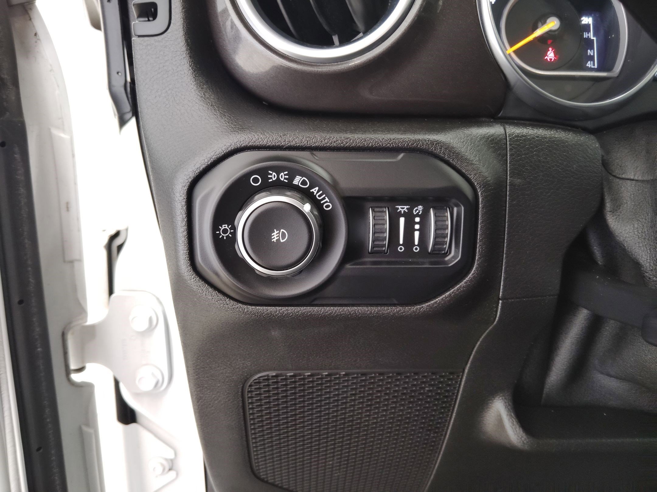 Used 2019 Jeep Wrangler Unlimited Sahara image 18