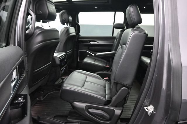 Used 2023 Jeep Wagoneer Series II AWD/4WD image 21