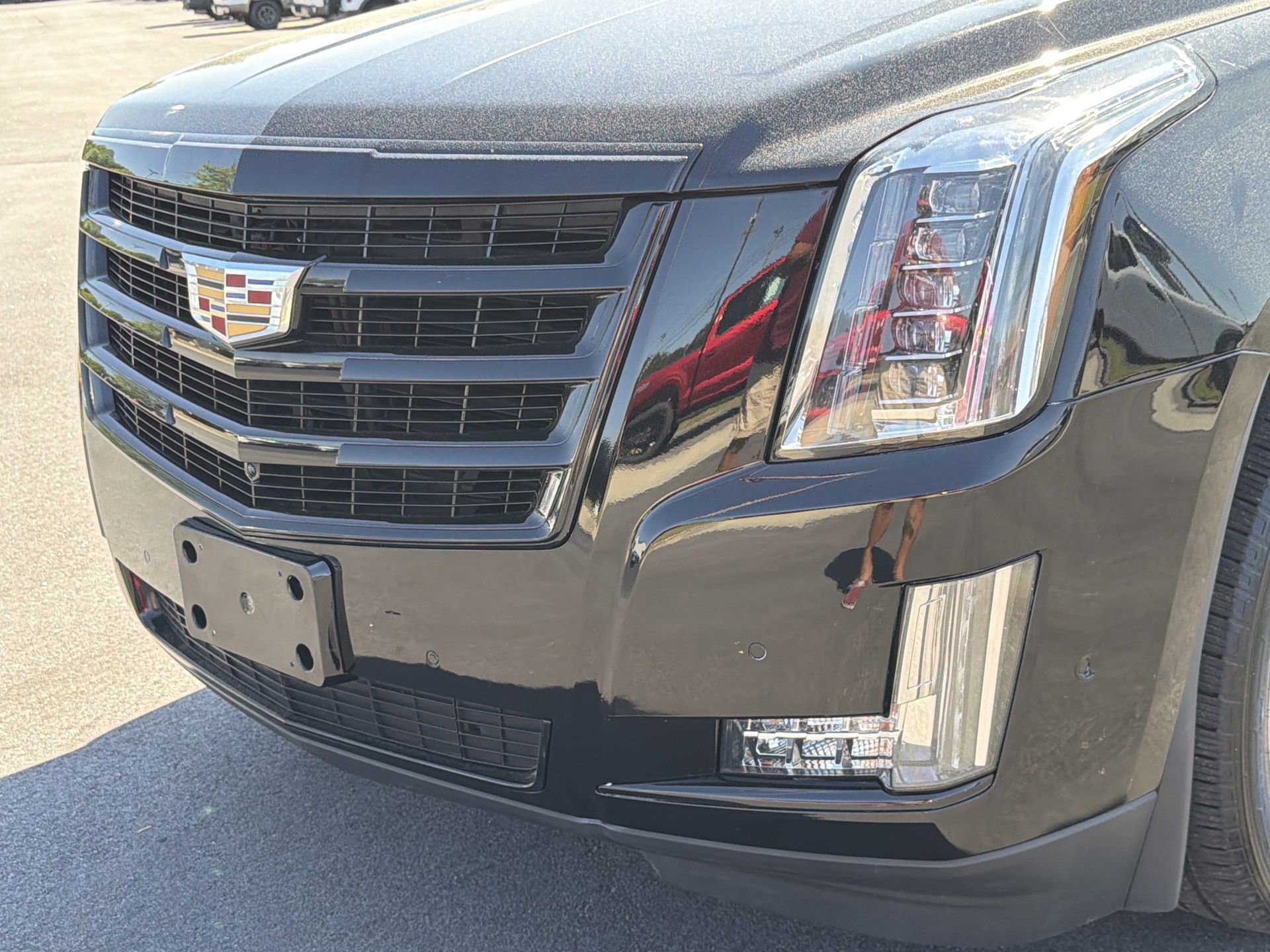 Used 2020 Cadillac Escalade Luxury w/ Escalade Sport Edition AWD/4WD image 36