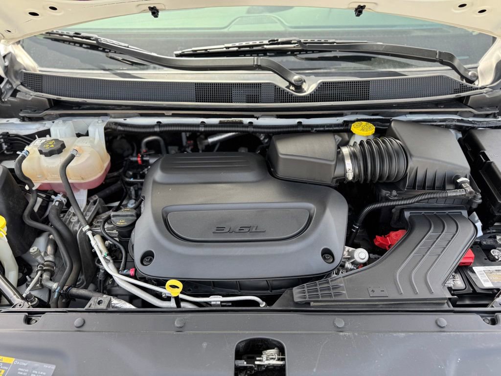 Used 2023 Chrysler Pacifica Touring-L image 51