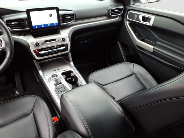 Certified 2022 Ford Explorer XLT w/ Equipment Group 202A image 9